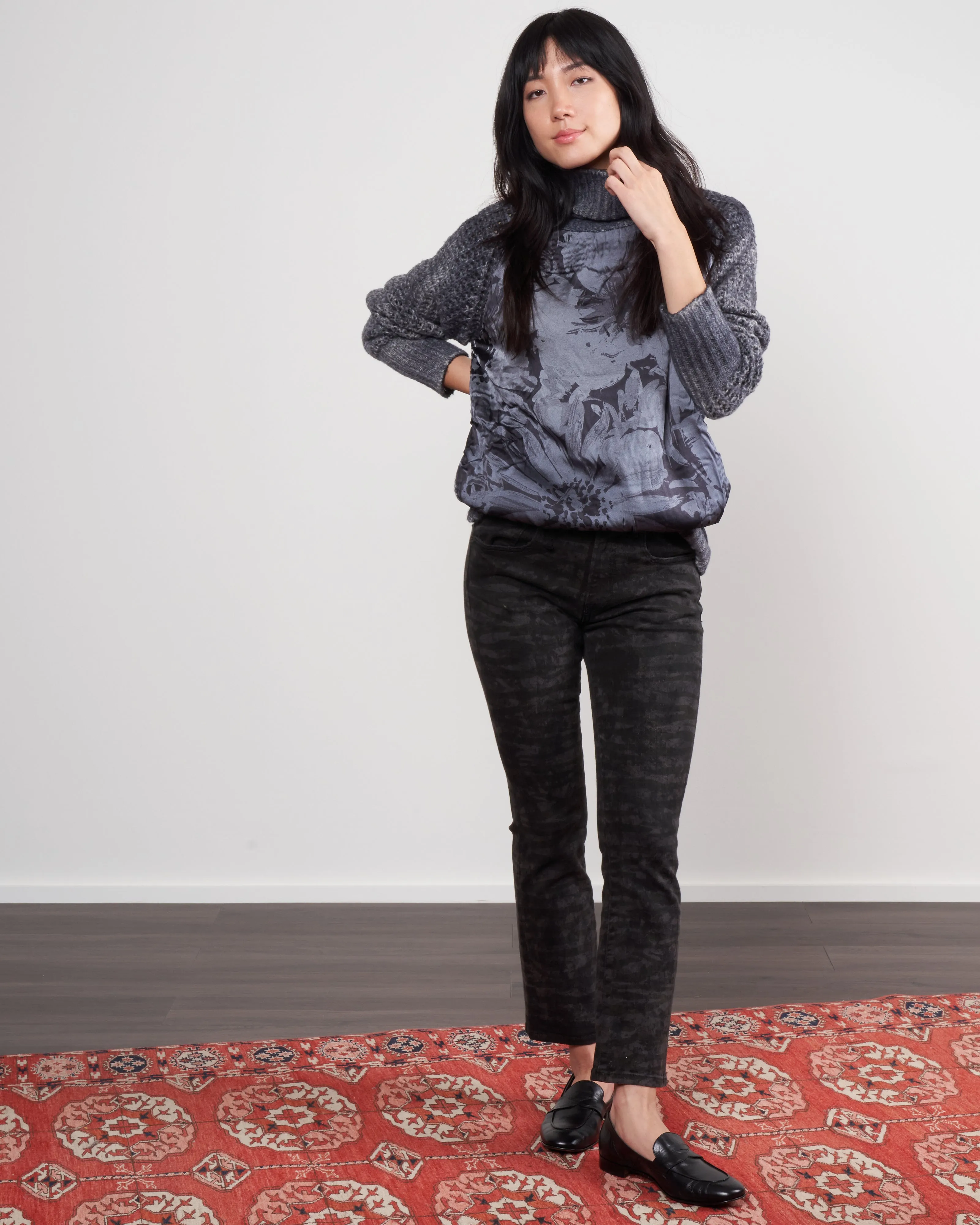 high neck pullover with front sunflowers silk - navy